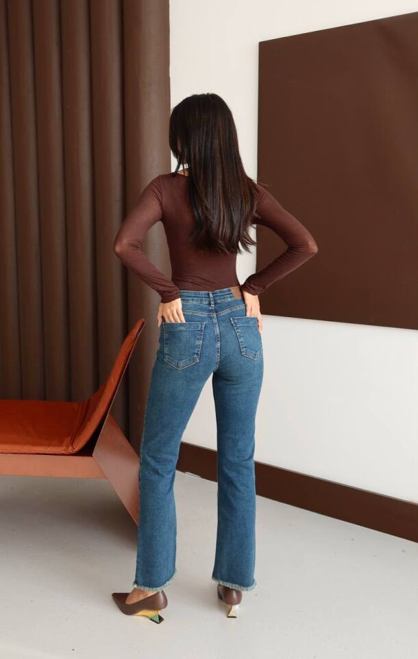 Paça Püskül Detaylı Jean Pantolon