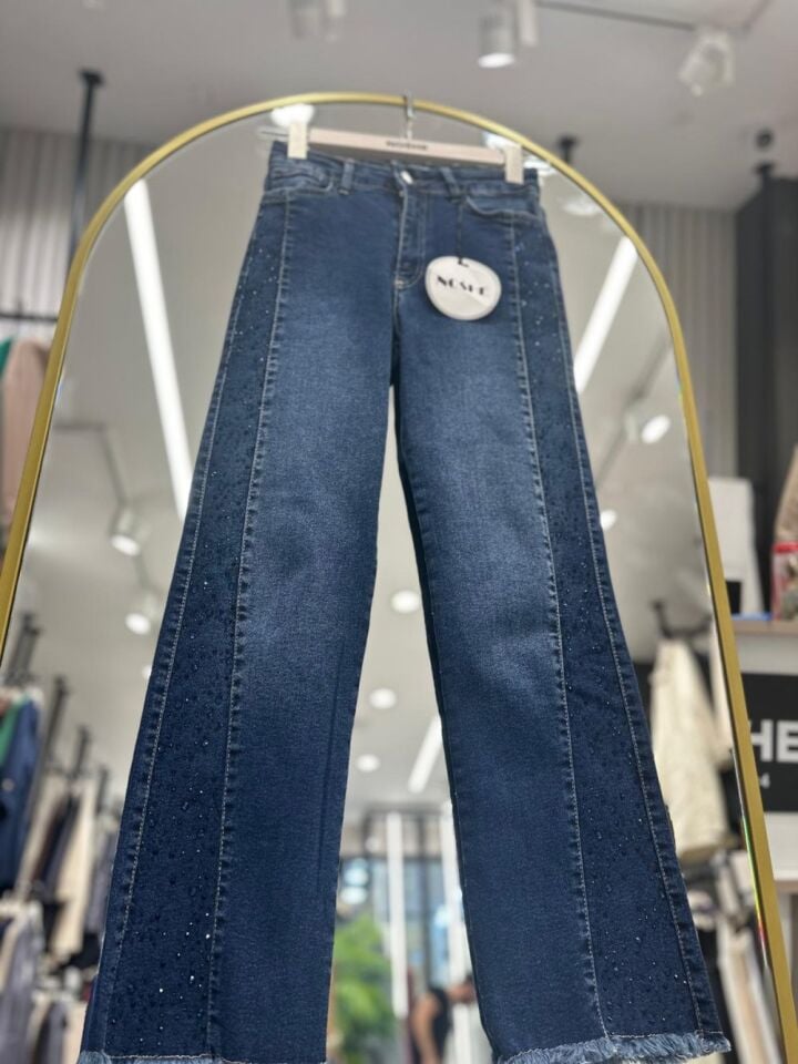 Paça Püsküllü Taş Detaylı Kot Pantolon