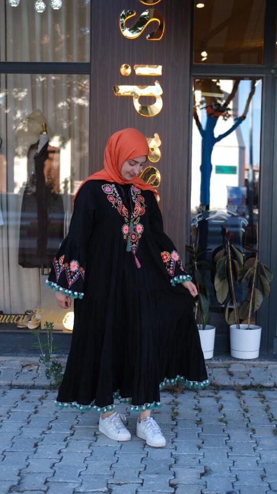 İthal Nakış Detay Elbise - Siyah